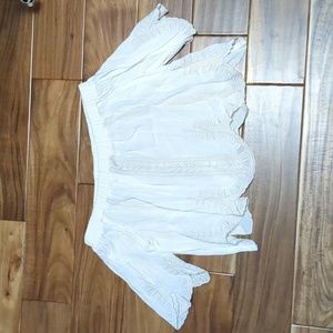 Yaya & Co. Cropped off the shoulder flowy top. Size small. New with tag.